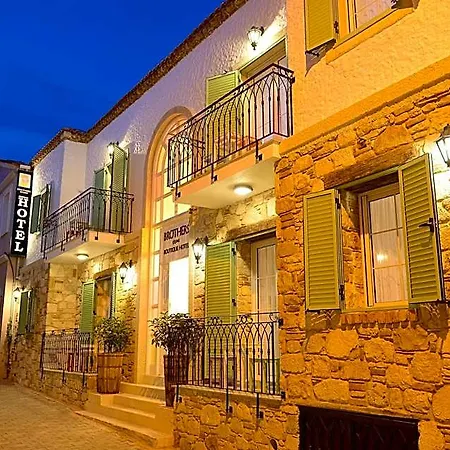 Brothers מלון Çeşme